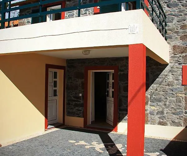 Raposeira Chloe T2 Fajã da Ovelha